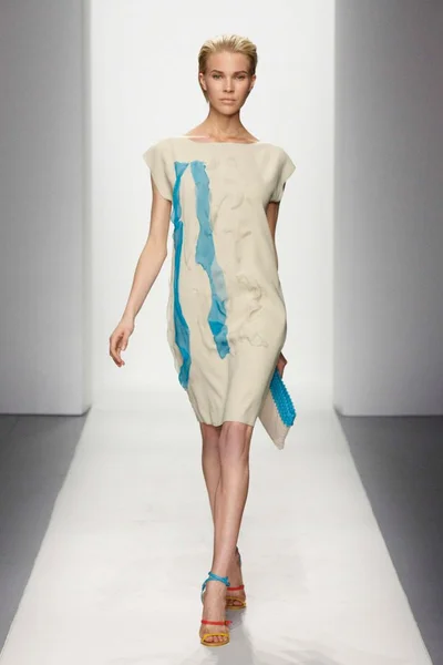 Look 32